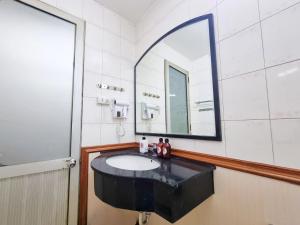 LushStay Hanoi Train Street - Cozy