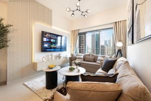 BURJ ROYALE - Luxurious Two-Bedroom apartment in DOWNTOWN, Burj Khalifa view POOL in the building, 5-min walk to Dubai Mall & Dubai Fountains