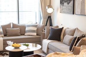 BURJ ROYALE - Luxurious Brand New Two-Bedroom apartment in DOWNTOWN, Burj Khalifa view pool in the building, 5-min walk to Dubai Mall & Dubai Fountains
