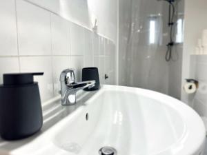 HolidayHome Apartments I Luxery Private Room in Heart of Berlin