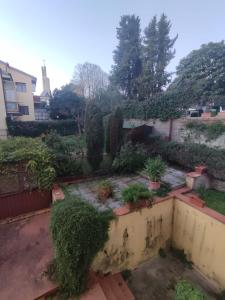 Casa De with parking near the center