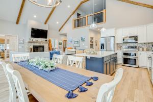 Lakefront Rhinelander Cottage with Private Dock!