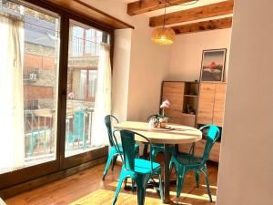 Apartament de muntanya amb una terrassa espectacular by RURAL DÀNEU