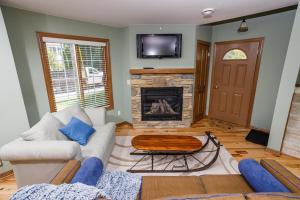 Yellow Birch Cottage by Simple Life Rentals