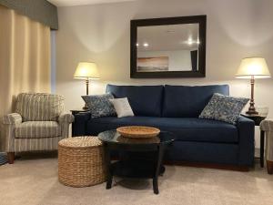 Relaxing Busy Bee C-7 by Simple Life Rentals