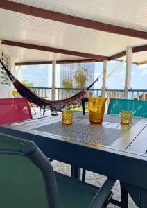 Trois Rivières T2 avec grande terrasse ombragée vue mer - Taupinière