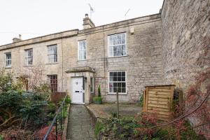 Churchill House - Two Bedrooms - Street Parking - Garden