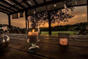 Elegant And Refined Villa With A Beautiful Blue Pool