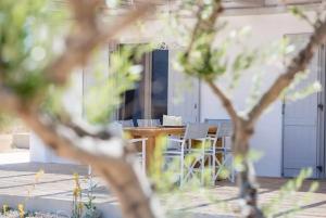 Refreshing Bright Villa near the Beach