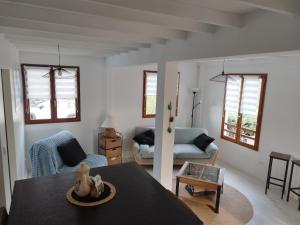 Maisons de vacances Jolie petite Maison, Clim, residence avec piscine a 5mn circuit Paul Ricard : photos des chambres