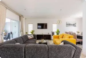 JDBA Homes of Luxury - Bloubergsvlei