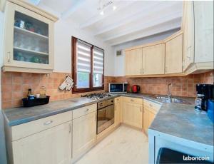 Maisons de vacances Jolie petite Maison, Clim, residence avec piscine a 5mn circuit Paul Ricard : photos des chambres