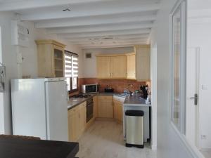 Maisons de vacances Jolie petite Maison, Clim, residence avec piscine a 5mn circuit Paul Ricard : photos des chambres