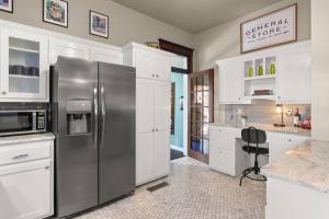 4Bd 3ba Near UNM Old Town and Downtown Dog Friendly