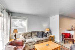 Near Hiking Cozy Anchorage Retreat with Fireplace!