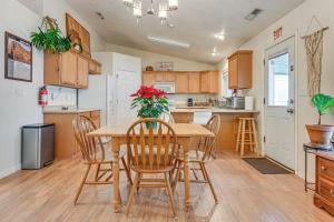 11 Mi to Sand Hollow State Park Home with Fire Pits