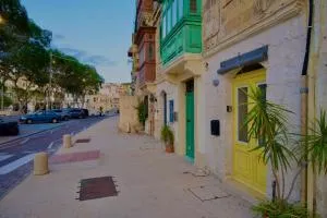 Sea Front Studio with Valletta Views - 科斯皮夸