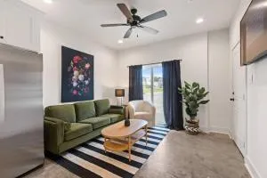 Teche House KING Bed Luxury Getaway Fast WiFi - Pilette