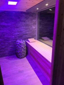 De Noteboom 6-persoons, verwarmd privé zwembad, hottub, overdekte lounge met haard, panorama sauna, sunshower, luxe, wifi