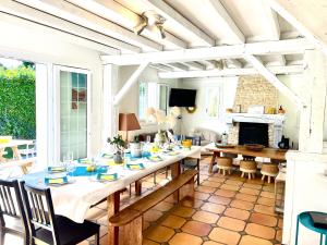 Maisons de vacances GITE 4 MN DE LA mer et cabourg, cheminee, table de ping pong, balancoire : photos des chambres