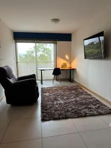 Hospedaje cómodo con oficina - Barrial