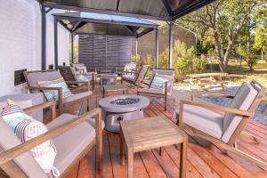 Sojourns Harborage - Coral Suite