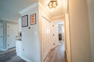 OV Mosaic - Pond Suite