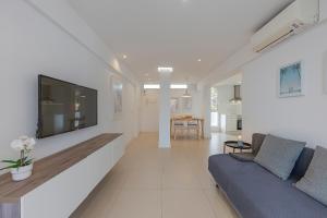 Bright Apartment Close to the Sea