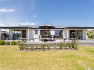 Kowhai Retreat - Matarangi Holiday Home