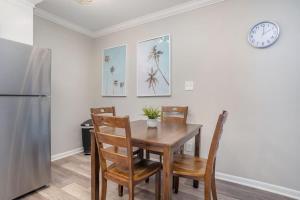 Hillside Cove - Plank Suite