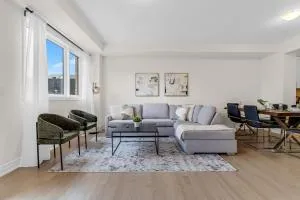 Bright & Stylish Modern Townhome in Oakville! - Milton