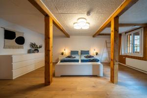 Large apt in town center next to Brunngasse & near lake