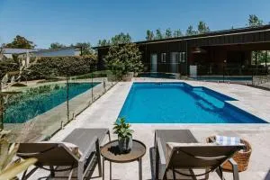 The Wine Manor - Lavish Poolside Living - 加尔贡