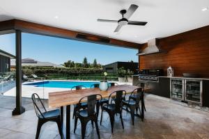 The Wine Manor - Lavish Poolside Living