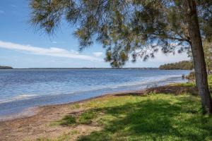 Lake House on Panorama - Refined Waterfront Living
