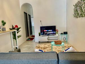 Home41#6pax#netflix#NearIconCity&AeonAlma