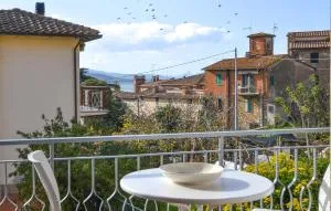 Beautiful Apartment In San Feliciano - Agello