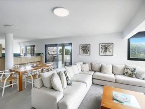 Charming Central Cotton Tree Unit