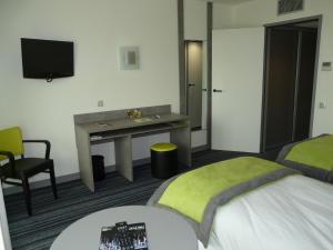 Hotels Hotel Le Chatard : Chambre Lits Jumeaux avec Balcon