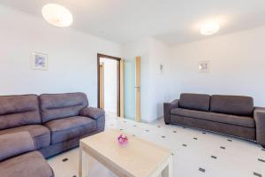 Family-friendly apartments with swimming pool Milna, Brac - 22122