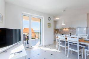 Family-friendly apartments with swimming pool Milna, Brac - 22122