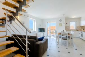 Family-friendly apartments with swimming pool Milna, Brac - 22122