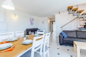 Family-friendly apartments with swimming pool Milna, Brac - 22122