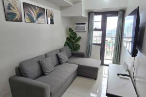 1BR T2 with Balcony Panoramic View at Horizons 101