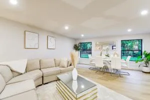 Walk to Waterfront Park Modern Home in Tacoma - Spanaway