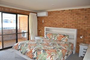 Baywatch - Bring your own linen