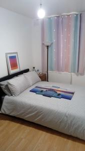 Exclusive Luxurious Double Bedroom in a Beautiful Shared Flat Close to Transit & Grocery Stores