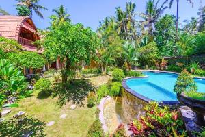 Tropical Deluxe Room Infinity Pool CYN