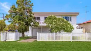 The Corner Beachie - Booker Bay - Pretty Beach