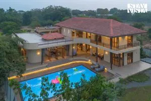 StayVista at Casa Frangipani - Lawn & BBQ - Sasawane